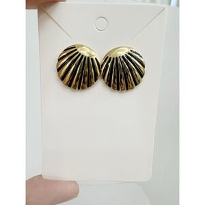 Vintage Signed Monet Classic Sea Shell Pierced Earrings Gold Tone & Black Beach‎